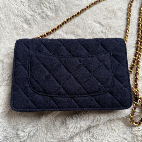 Navy Wallet on Chain crossbody - Picture 1 of 2